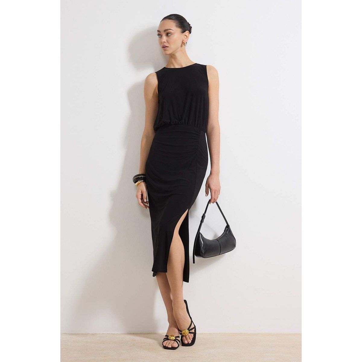 Ärmelloses figurbetontes Midikleid mit Schlitz