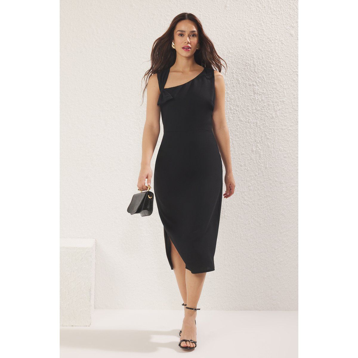 Ärmelloses, gerades, tailliertes Midikleid