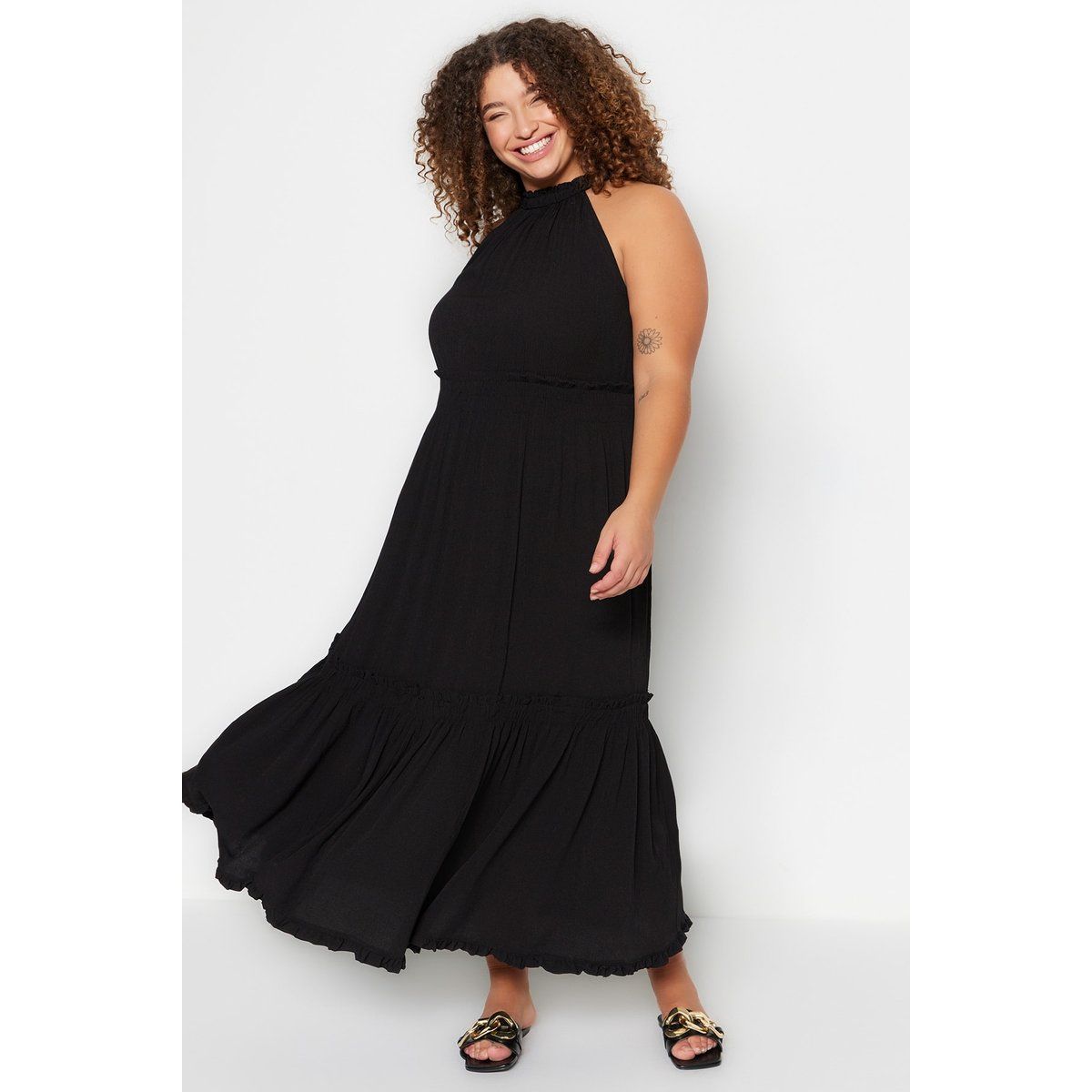 Elegantes Neckholder-Midikleid