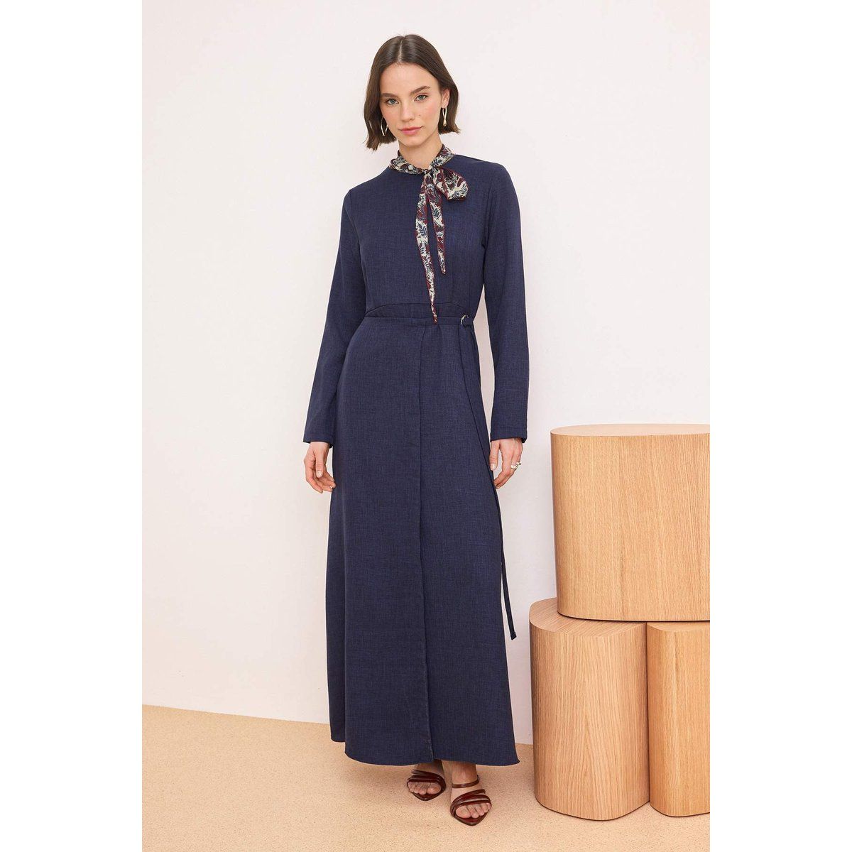 Marineblaues Damen Skater Hijab Kleid