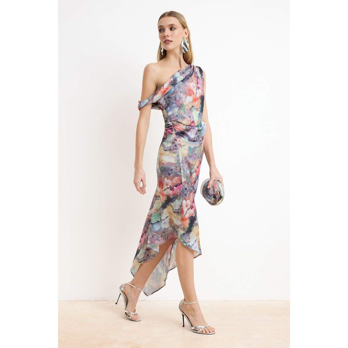 Asymmetrisches Abendkleid mit Aquarellmuster