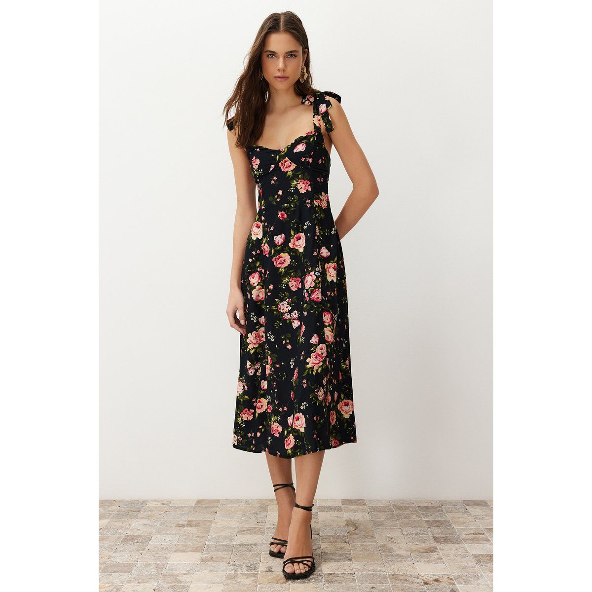 Geblümtes Midikleid mit Trägern zum Binden