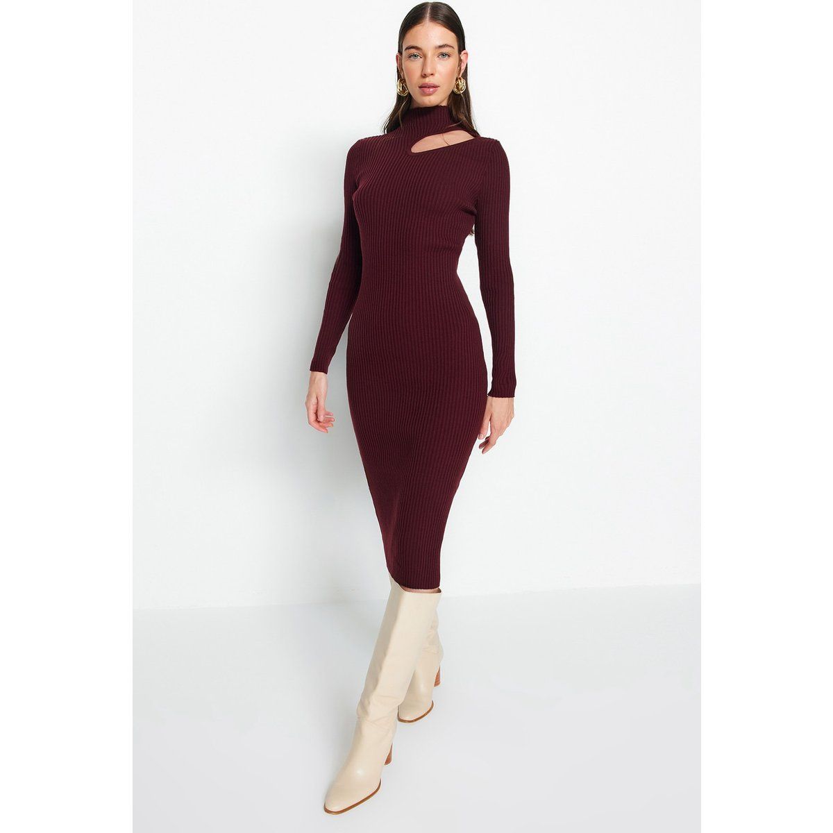 Geripptes Strick-Midikleid mit Cutout