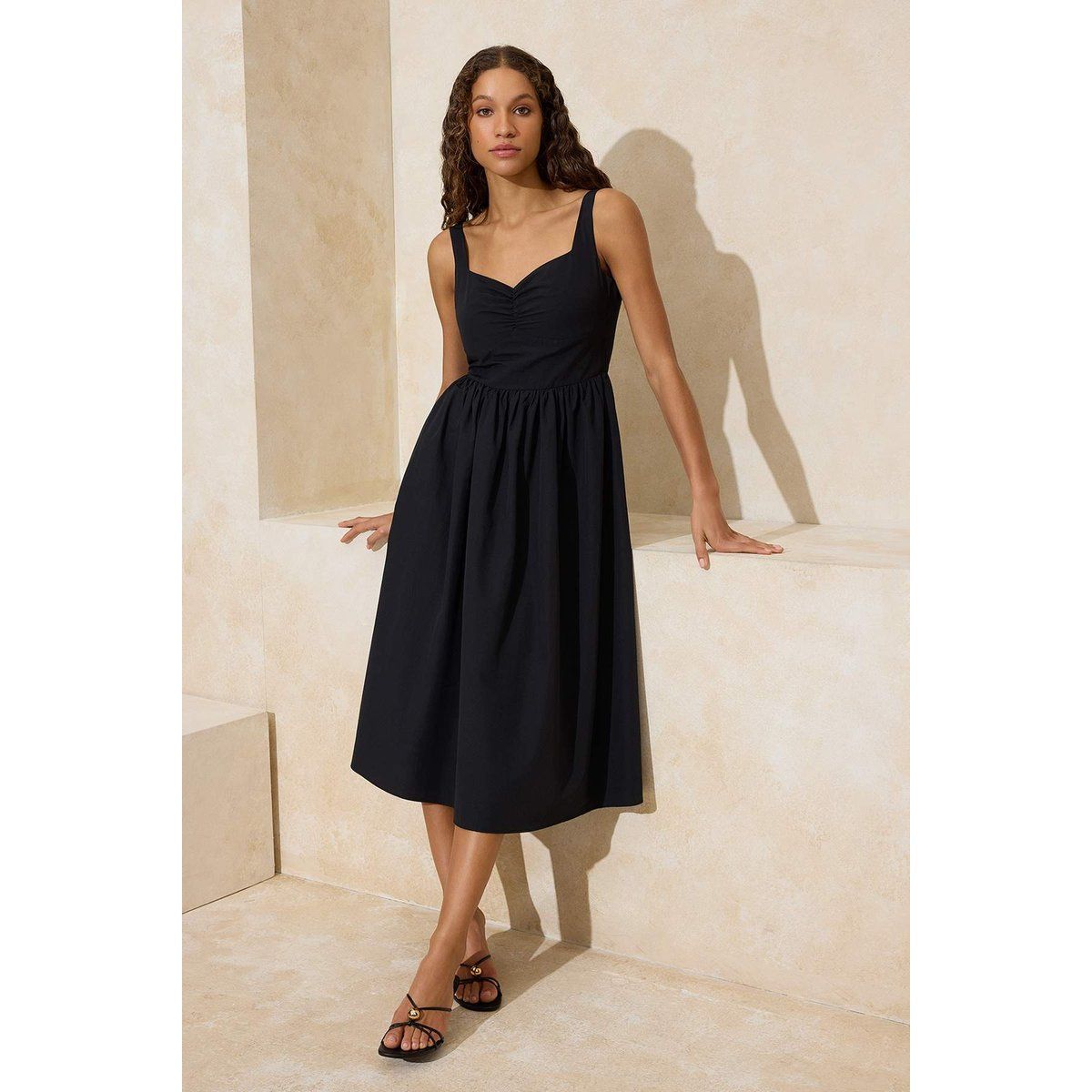 Ärmelloses, ausgestelltes Midikleid