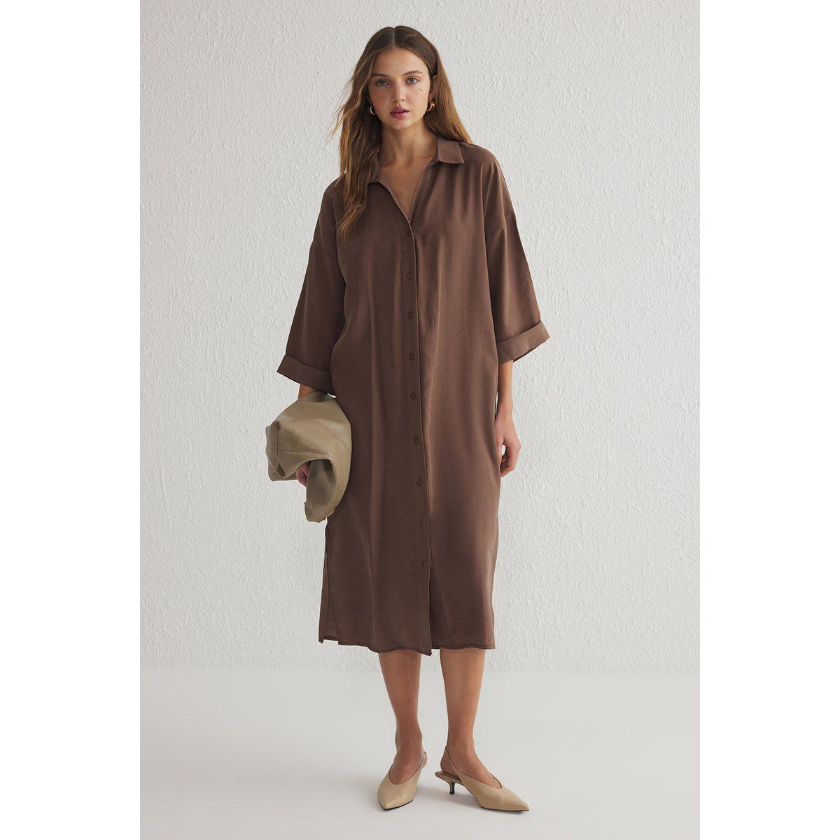 Locker geschnittenes Midi-Hemdkleid