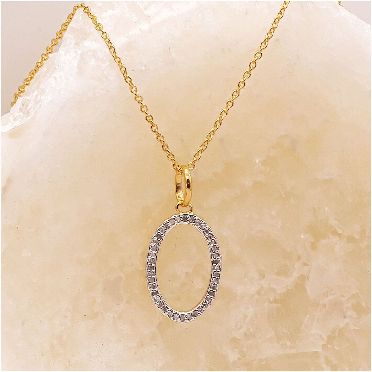 Vergoldete Halskette mit Diamant-Ovalanhänger